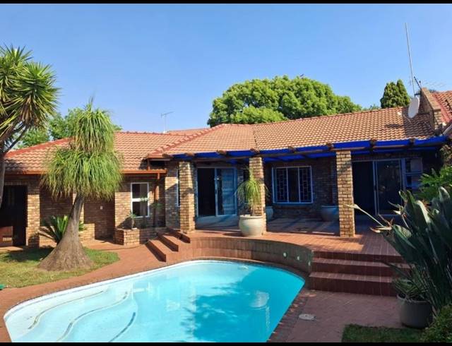 3 BEDROOM HOUSE FOR SALE IN MORELETAPARK